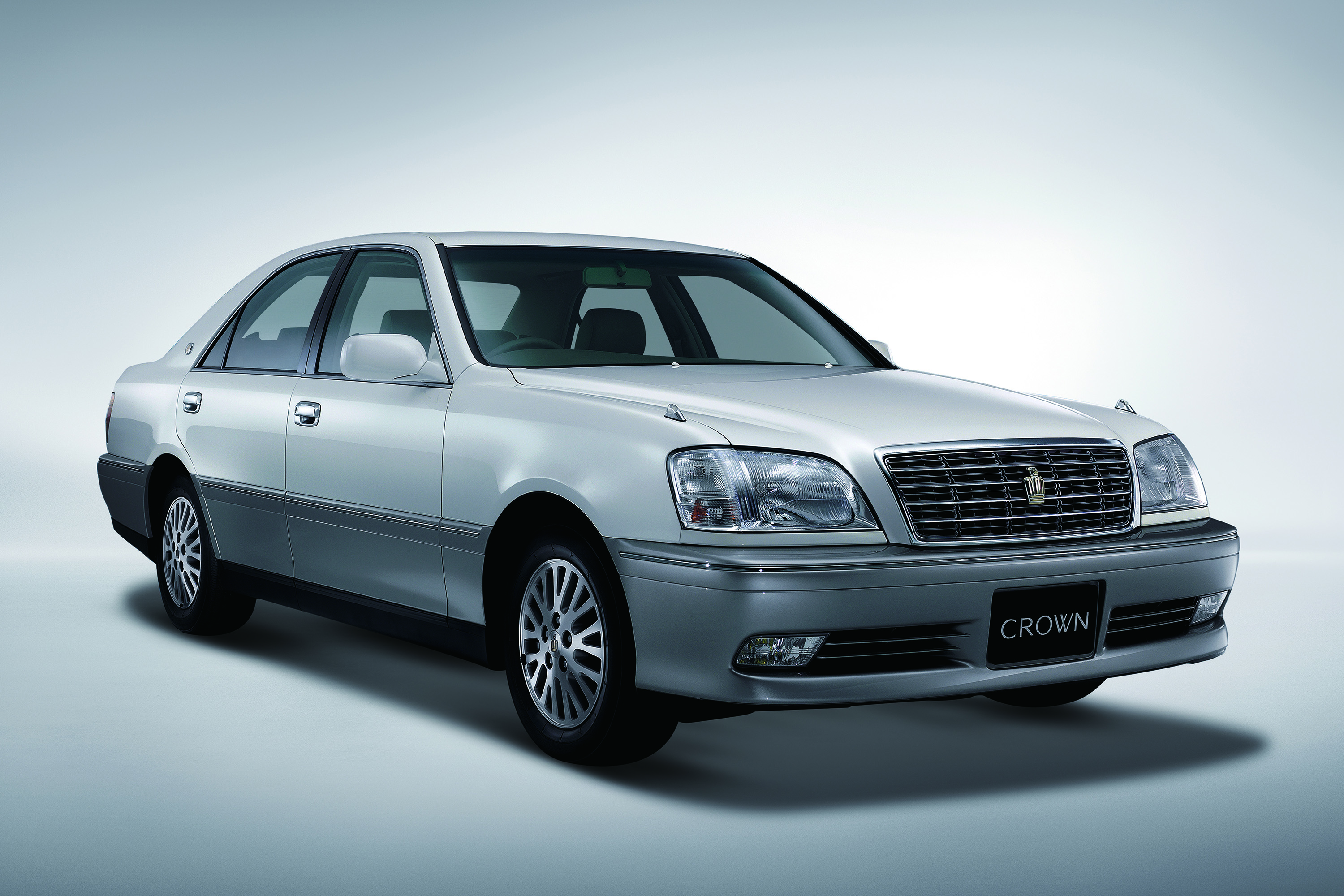 第二代皇冠"crown61eight"成为日本皇室成员座驾"丰田世纪"的原型车